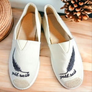 ZILVER Cream & Black Feather Embroidered Slip-On Sneaker Women's Size 38 (US 8)